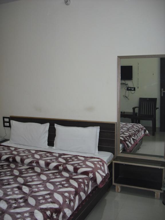 Hotel Gs Paradise Amritsar Zimmer foto